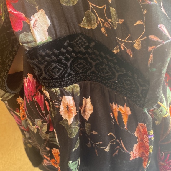 JOHNNY WAS SILK AND VELVET BLOUSE - Picture 8 of 9